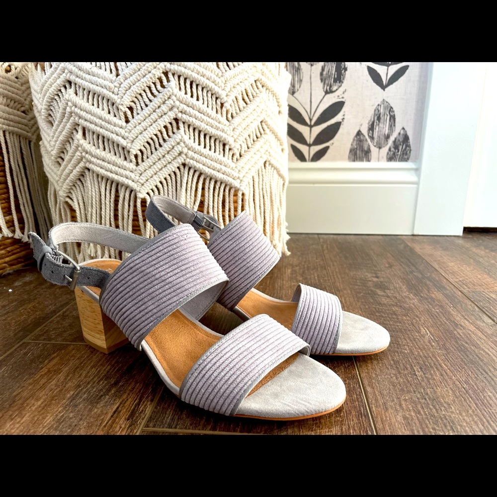 Tom’s Gray Heeled Sandal